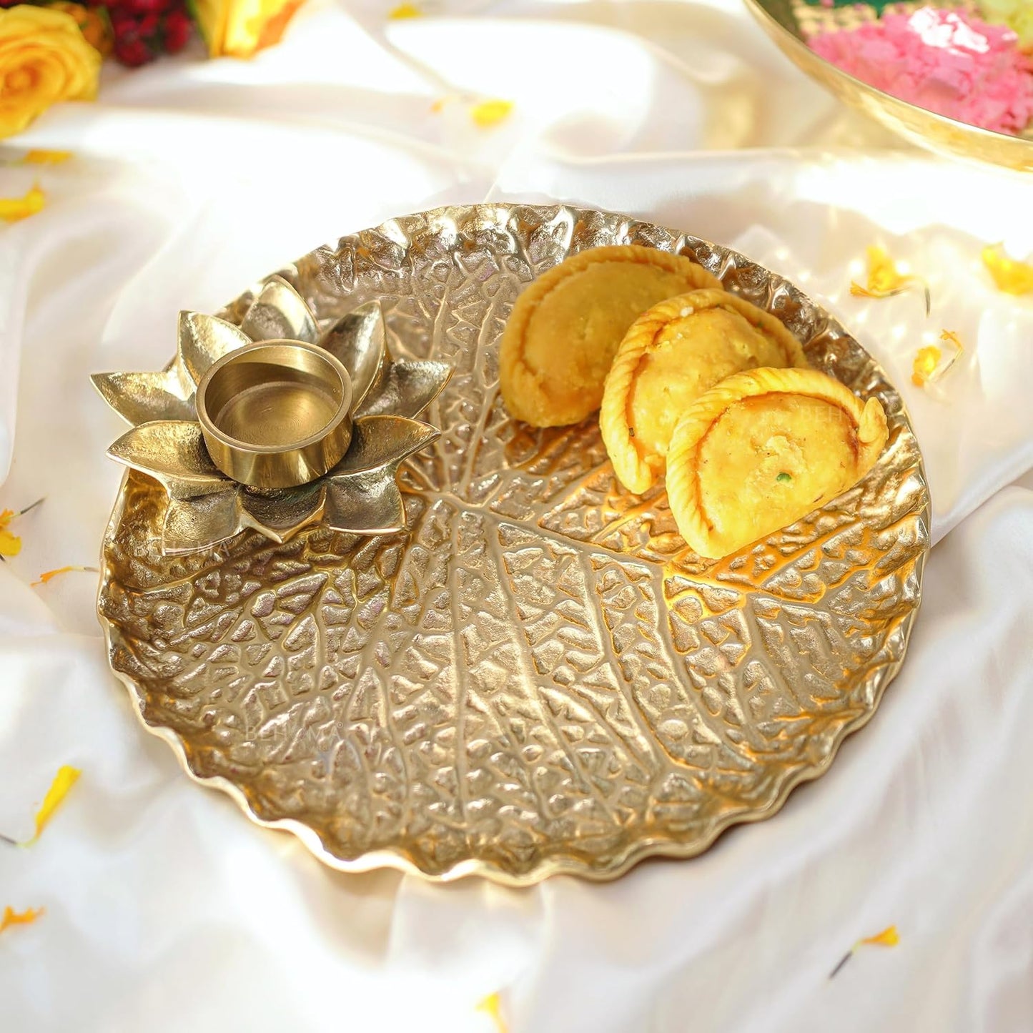 Metal Lotus Tray with Tea-Light Holder for Home Decor | Round Pooja Thali for Temple | Golden Decorative Tika Tilak Thali for Wedding, Haldi & Mehndi Ceremony | Elegant Gift 1 pc, Dia: 25.5 cm